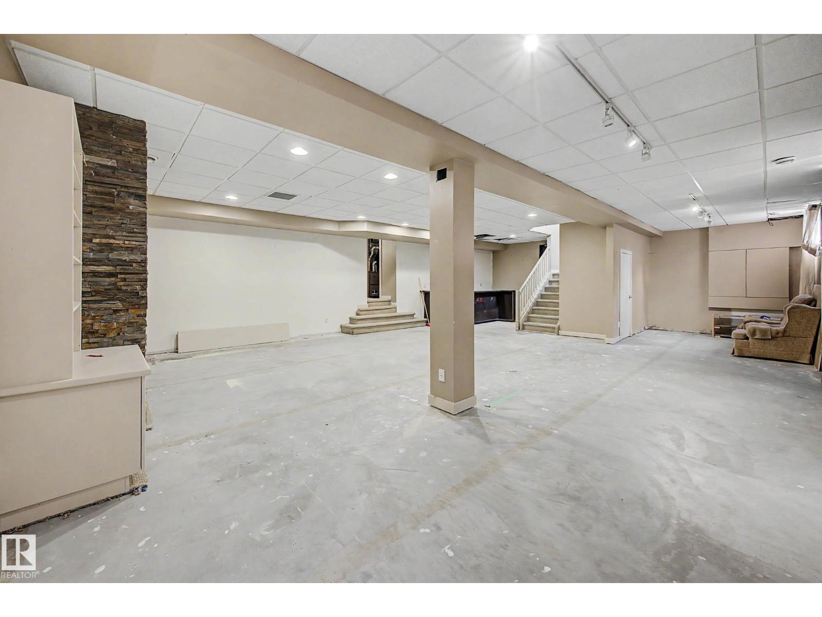 9402 153 ST NW NW - 37