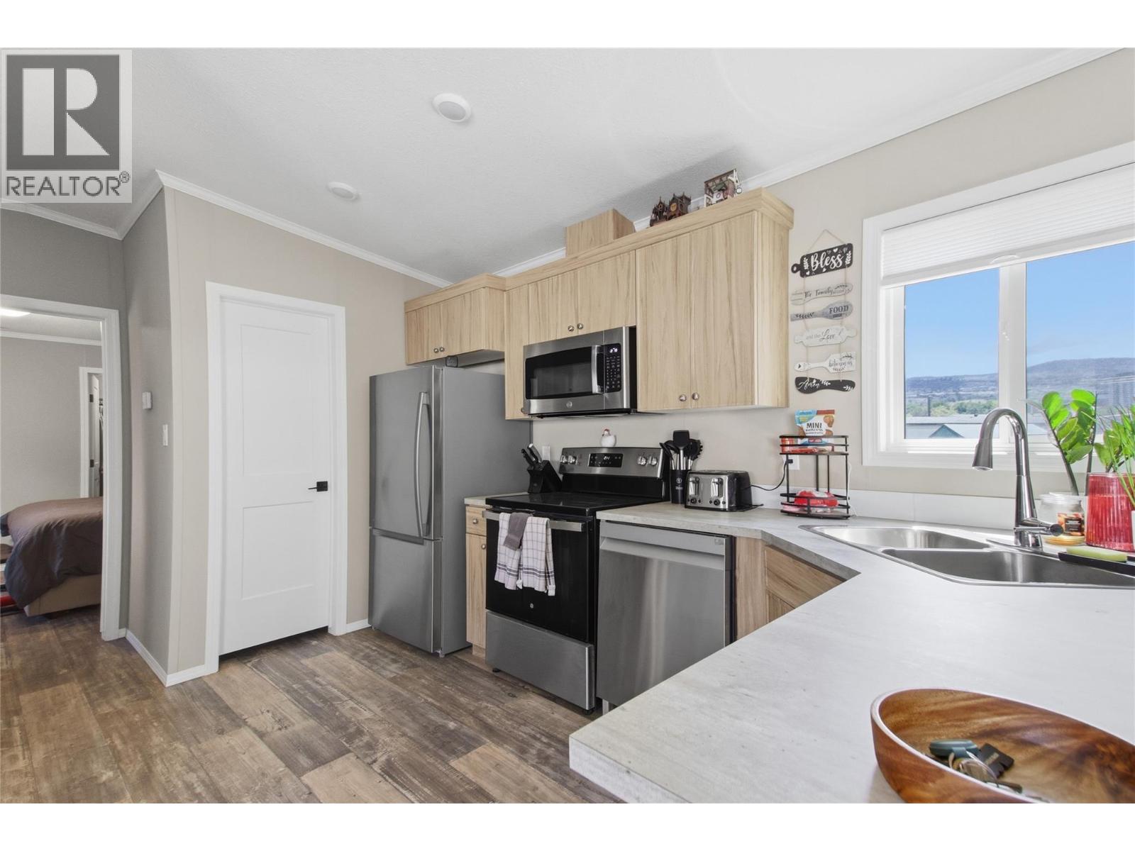 #50 771 Athabasca Street E - 18