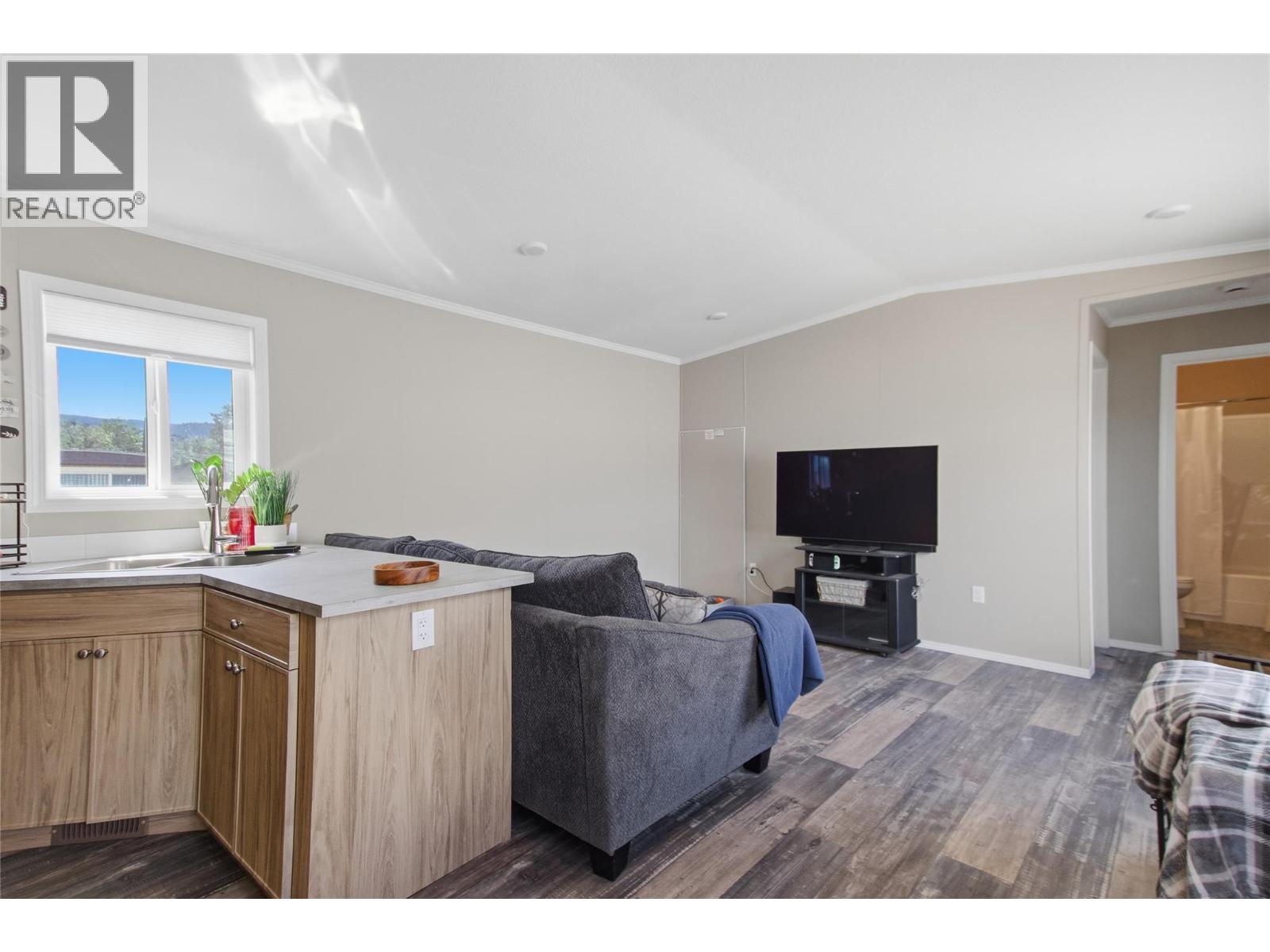 #50 771 Athabasca Street E - 22