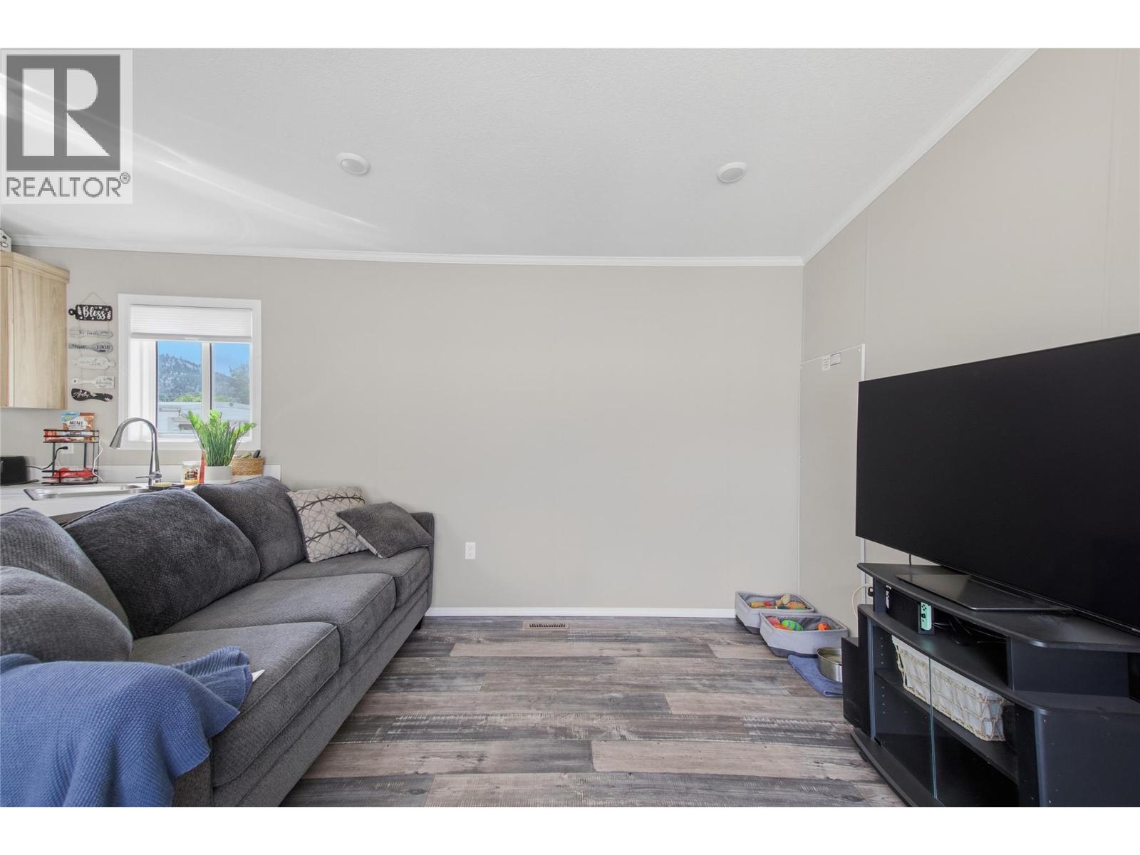 #50 771 Athabasca Street E - 17