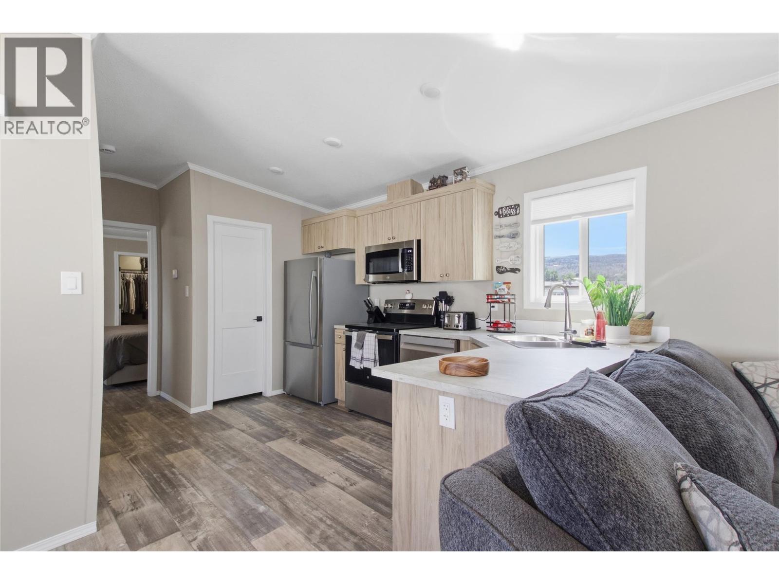 #50 771 Athabasca Street E - 15