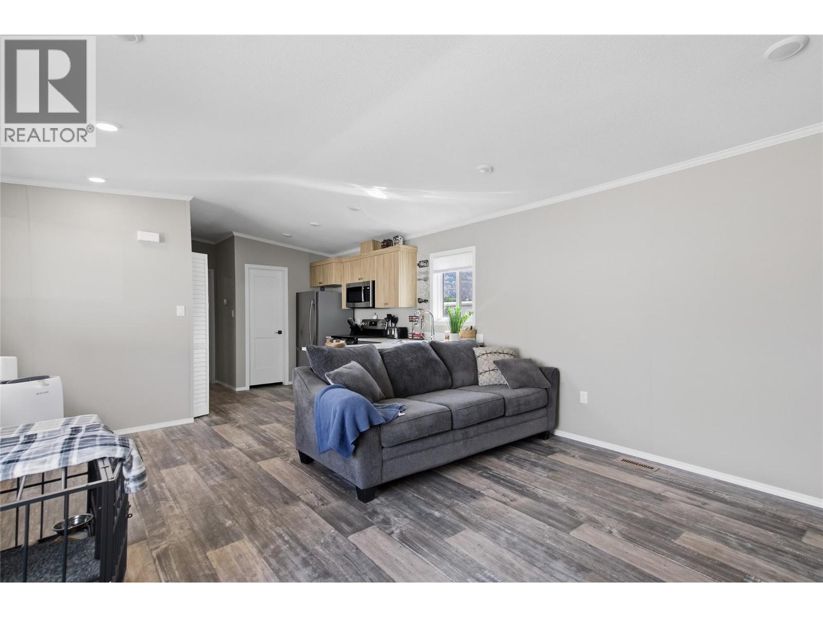 #50 771 Athabasca Street E - 19