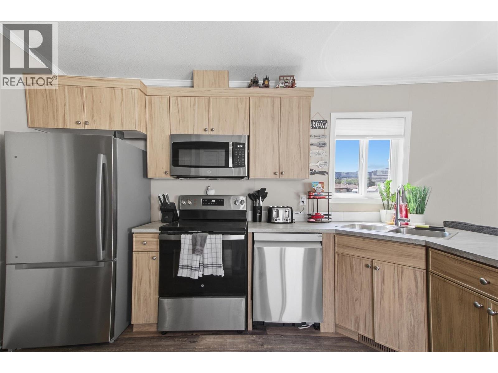#50 771 Athabasca Street E - 14