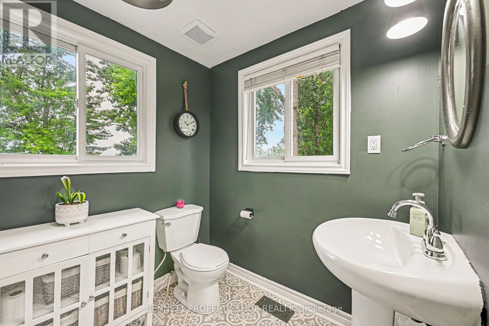 102 MOORHEAD DRIVE - 9