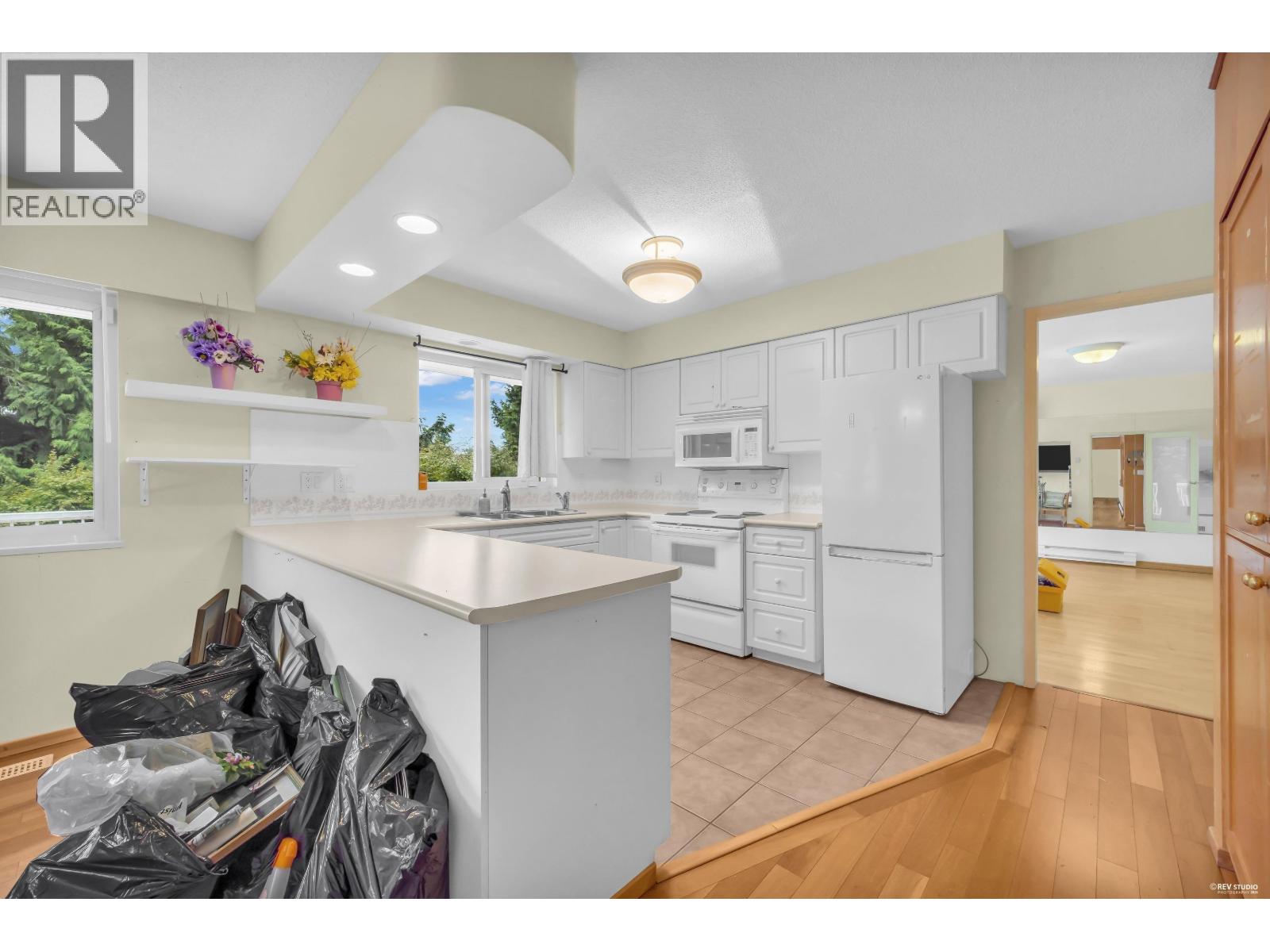 568 ST. GILES ROAD, West Vancouver