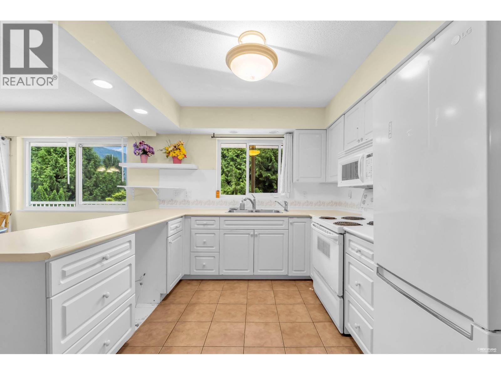 568 ST. GILES ROAD, West Vancouver