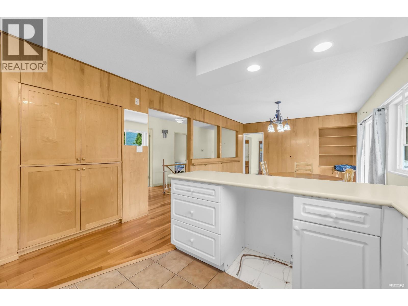 568 ST. GILES ROAD, West Vancouver