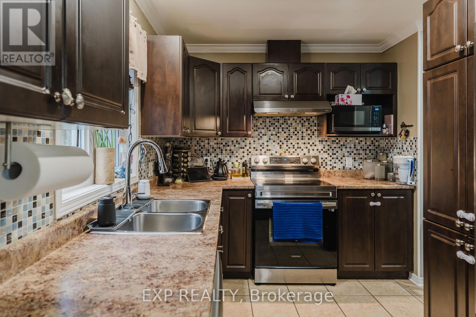 939 PAYER STREET - 10
