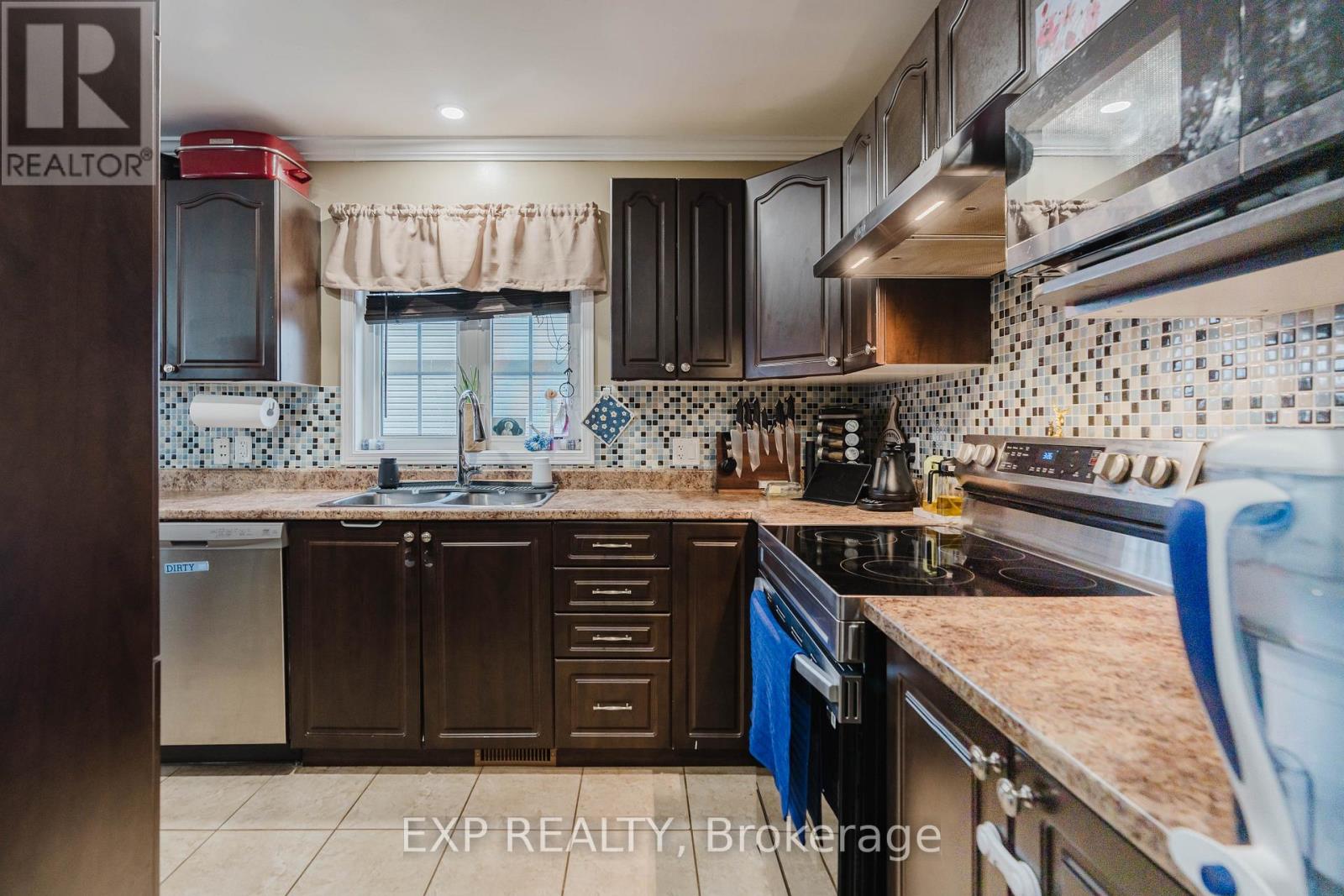 939 PAYER STREET - 8