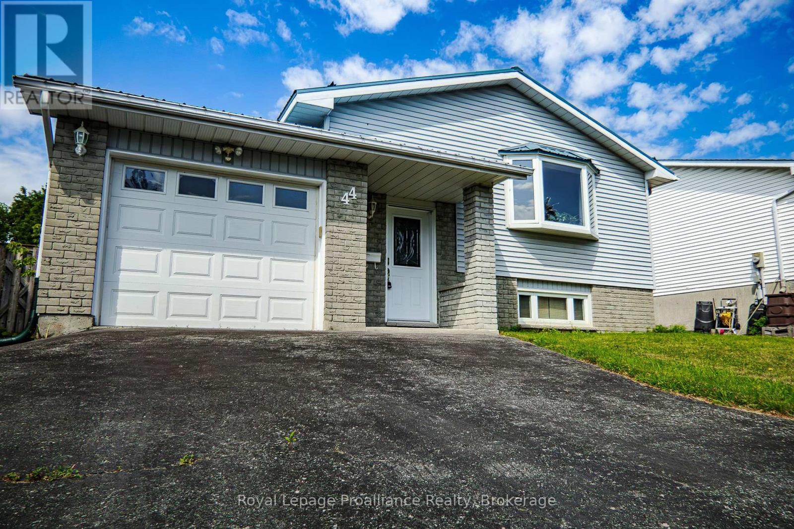 44 IRELAND DRIVE - 1