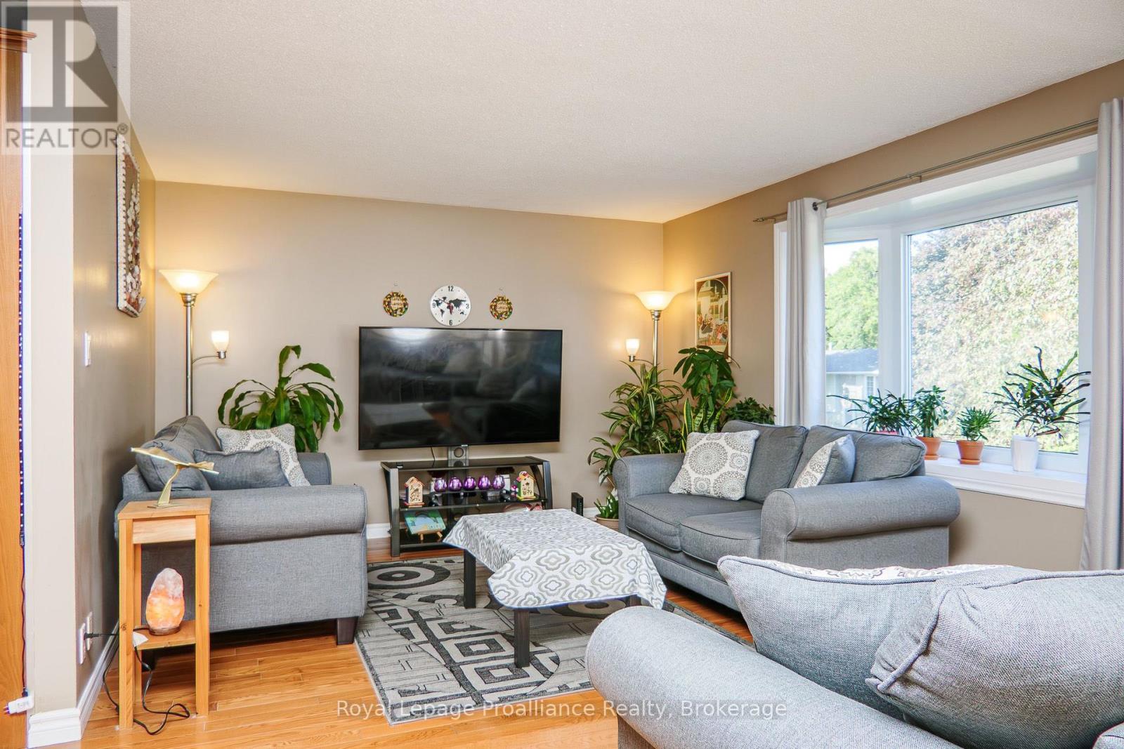 44 IRELAND DRIVE - 11