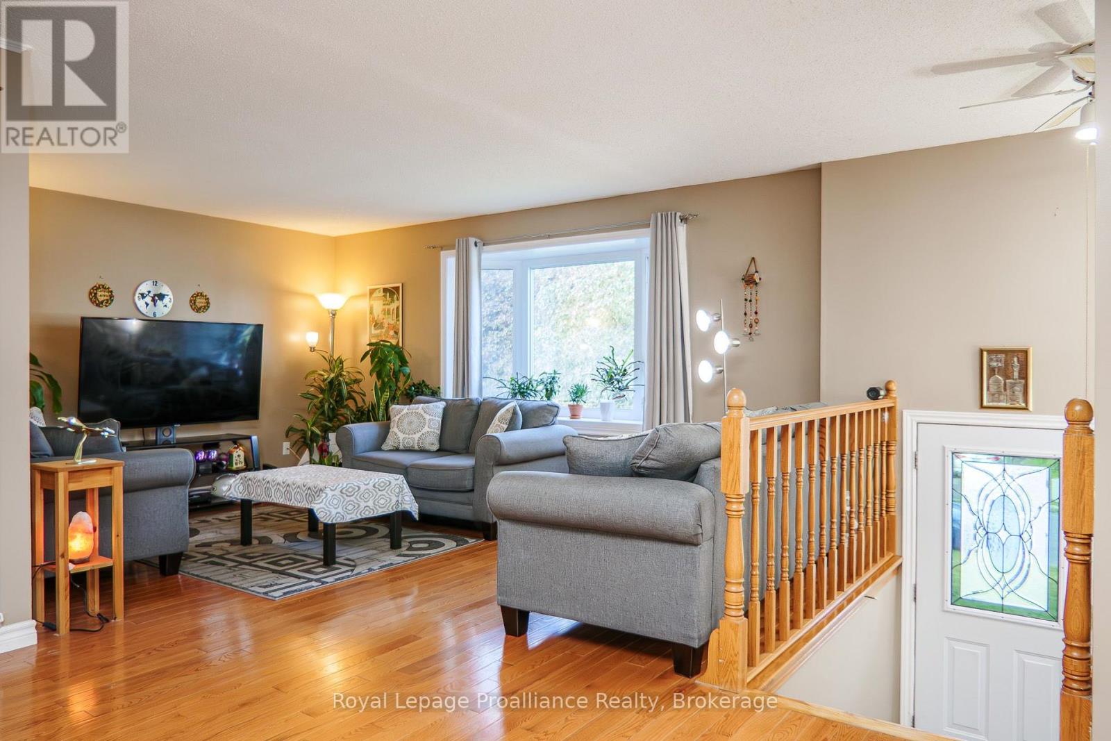 44 IRELAND DRIVE - 13
