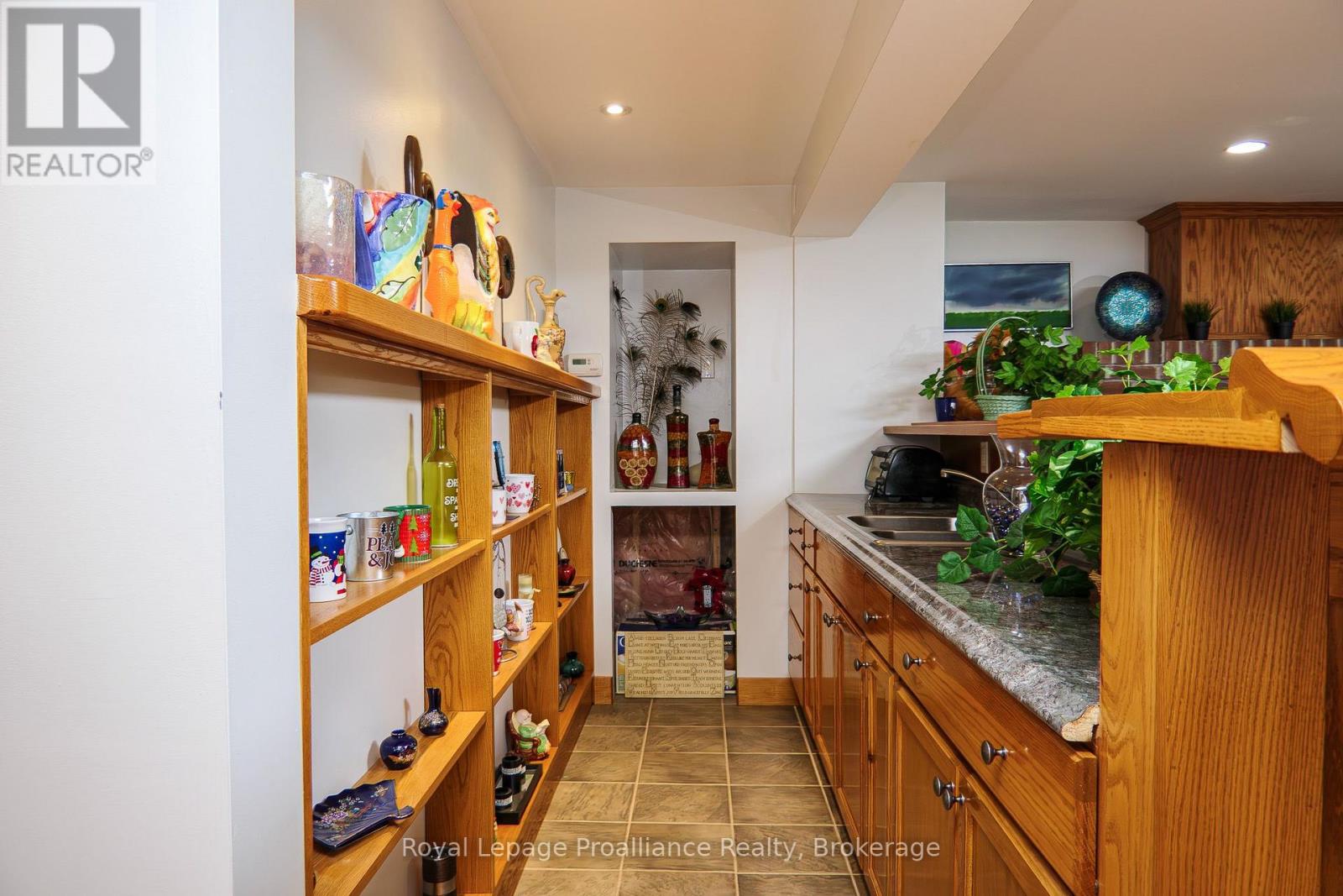 44 IRELAND DRIVE - 23