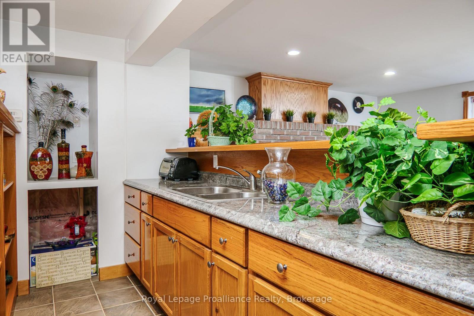 44 IRELAND DRIVE - 26