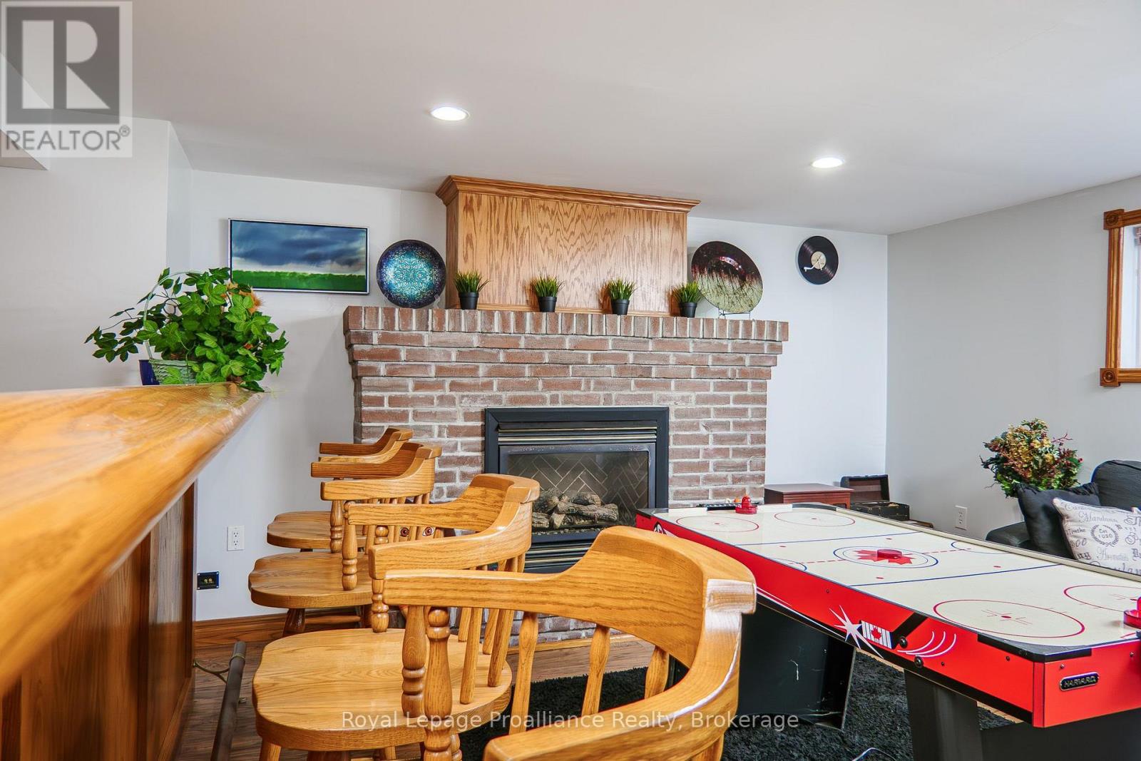 44 IRELAND DRIVE - 27