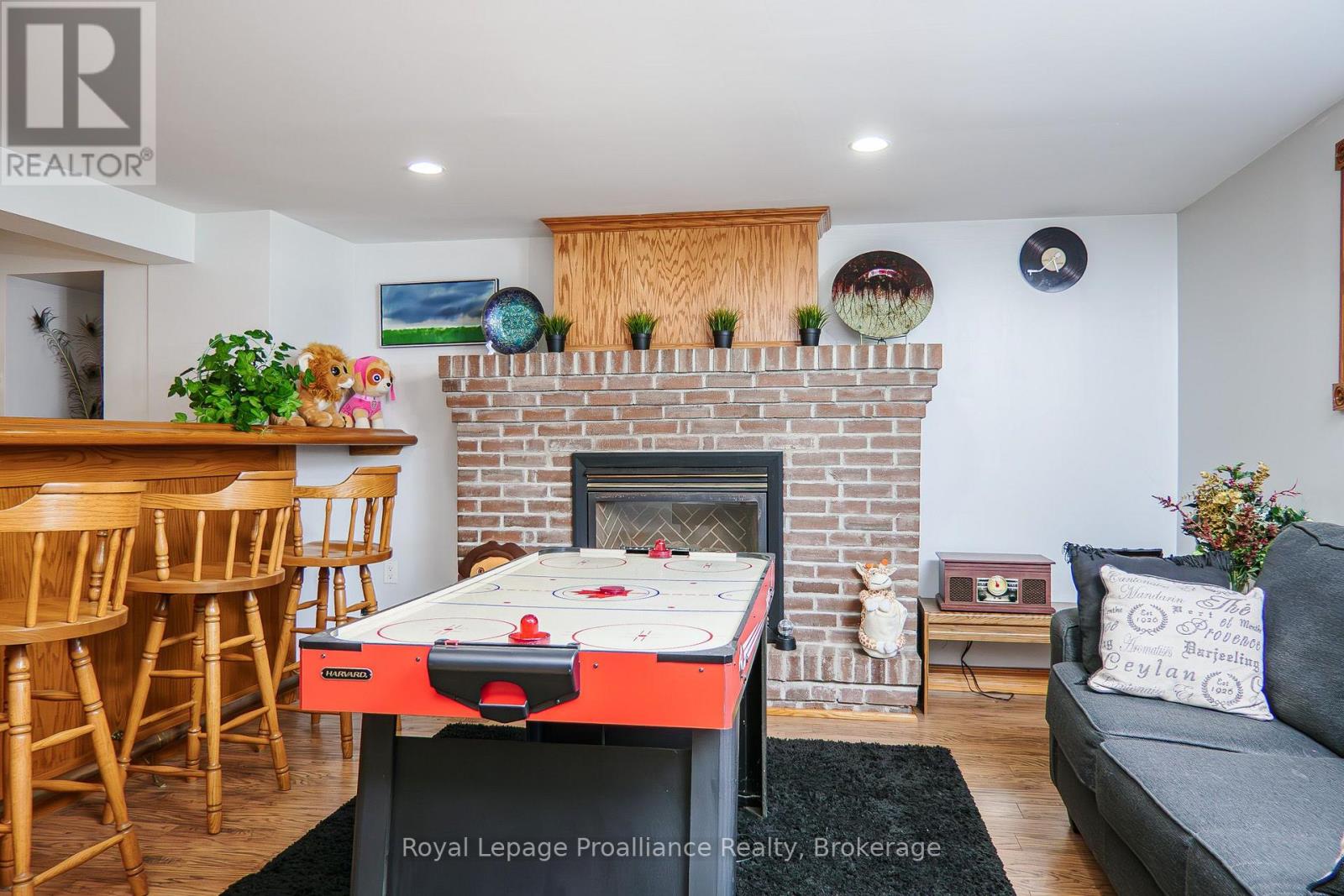 44 IRELAND DRIVE - 28
