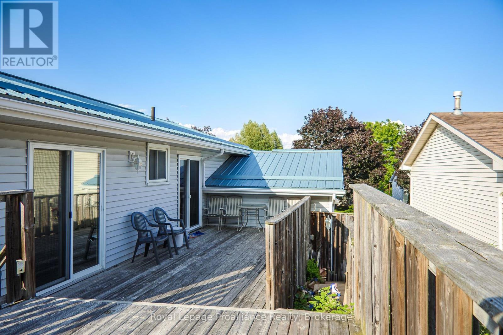 44 IRELAND DRIVE - 39