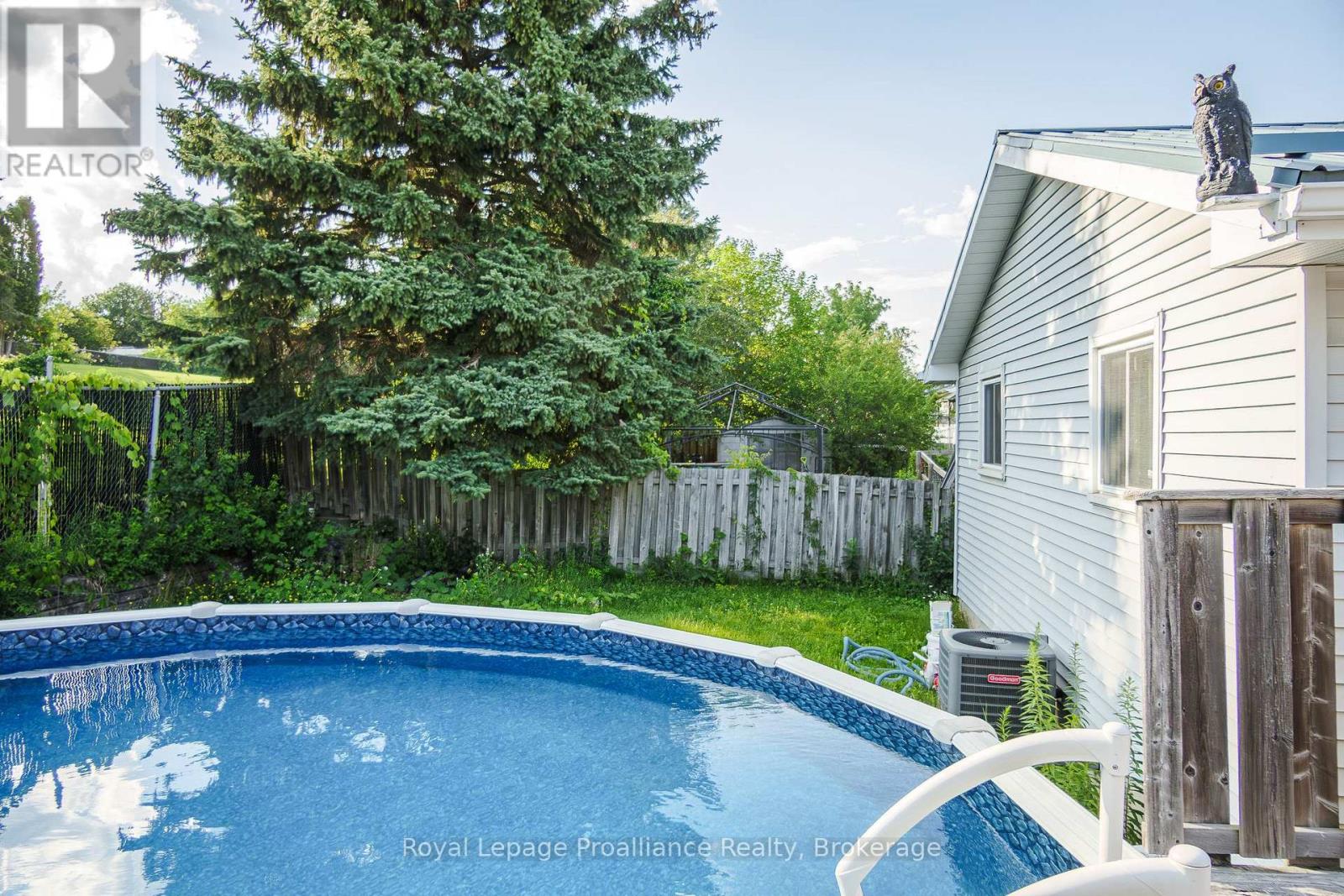 44 IRELAND DRIVE - 40