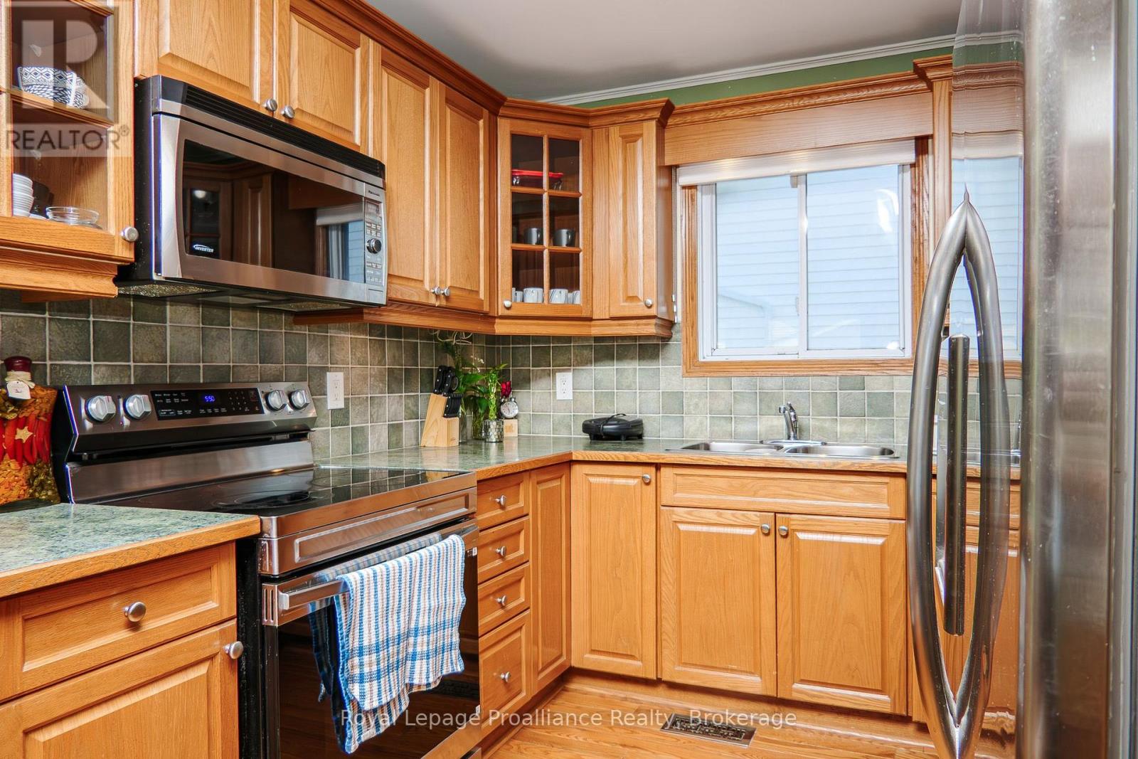 44 IRELAND DRIVE - 5