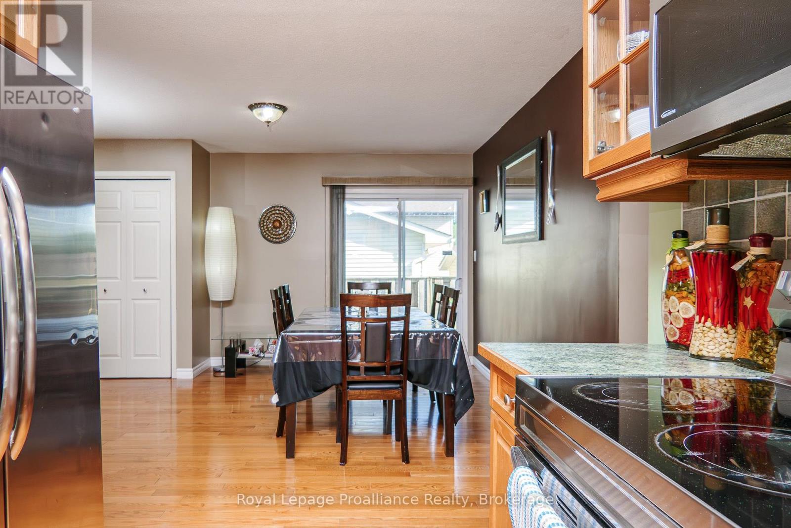 44 IRELAND DRIVE - 8