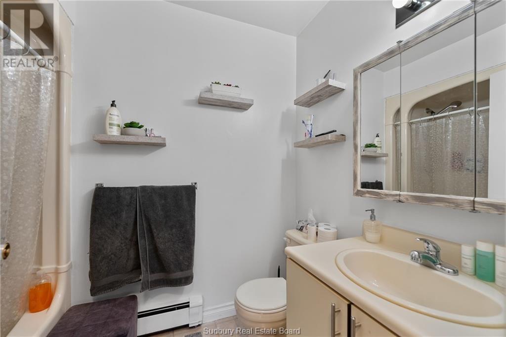 29 Laren Street - 33