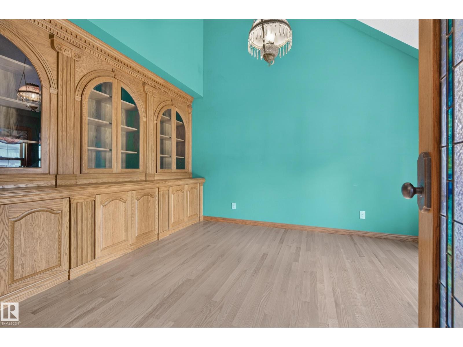 6203 143 ST NW - 18