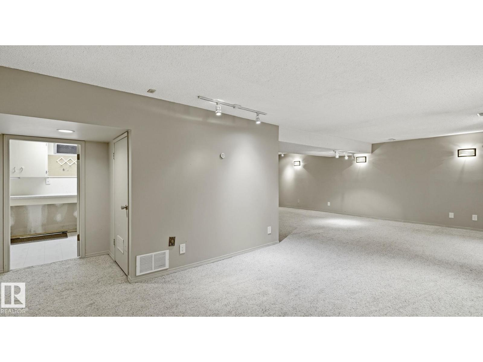 11736 35A AV NW - 32