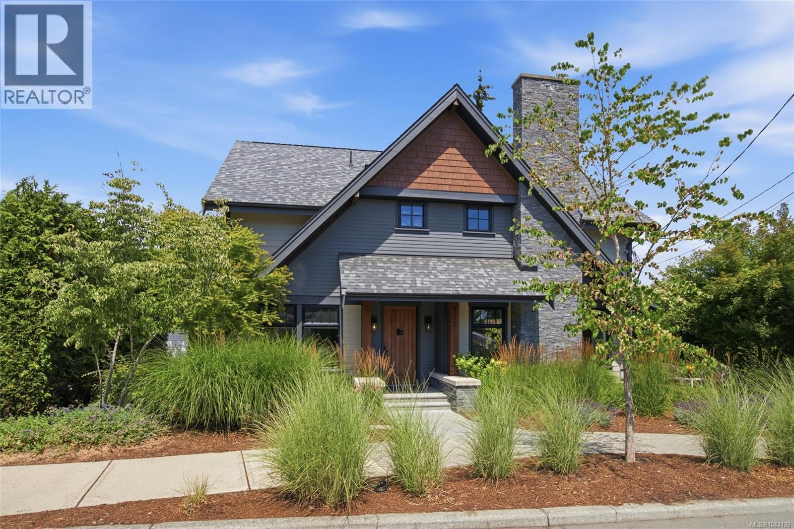 722 Campbell St - 1