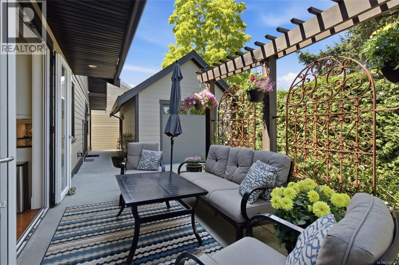 722 Campbell St - 10