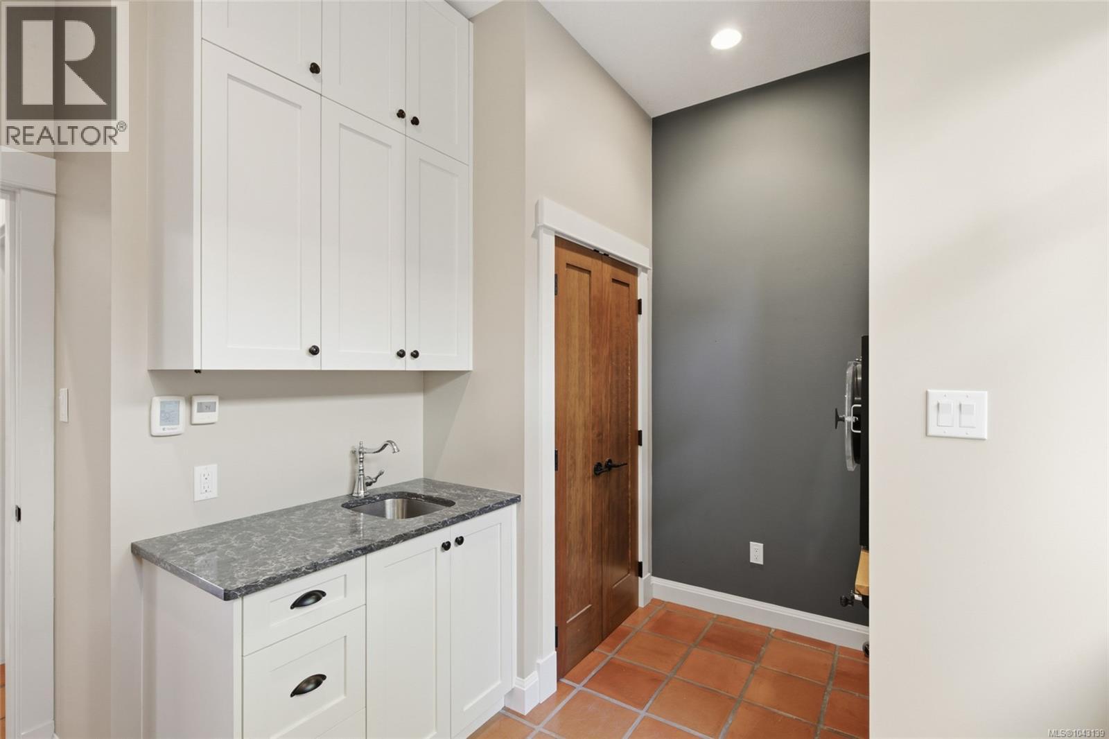 722 Campbell St - 32