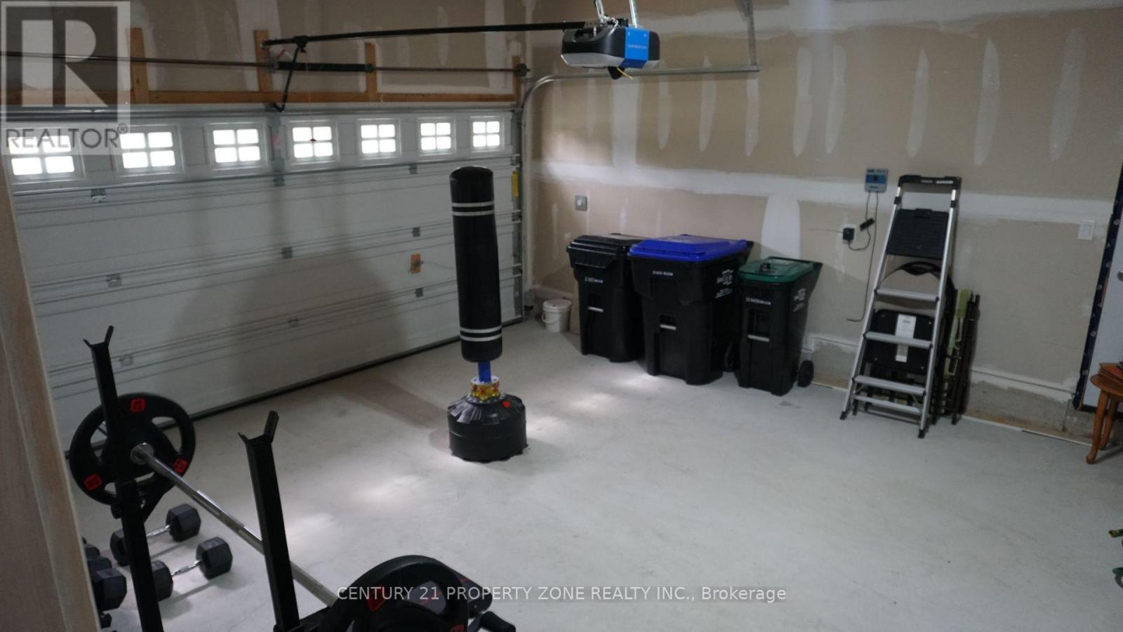 227 MOWAT STREET N - 25