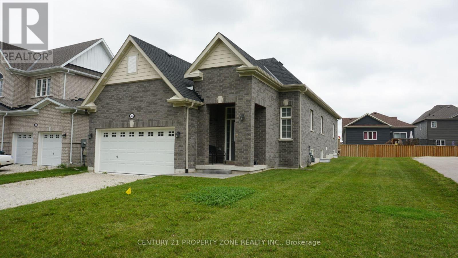 227 MOWAT STREET N - 26