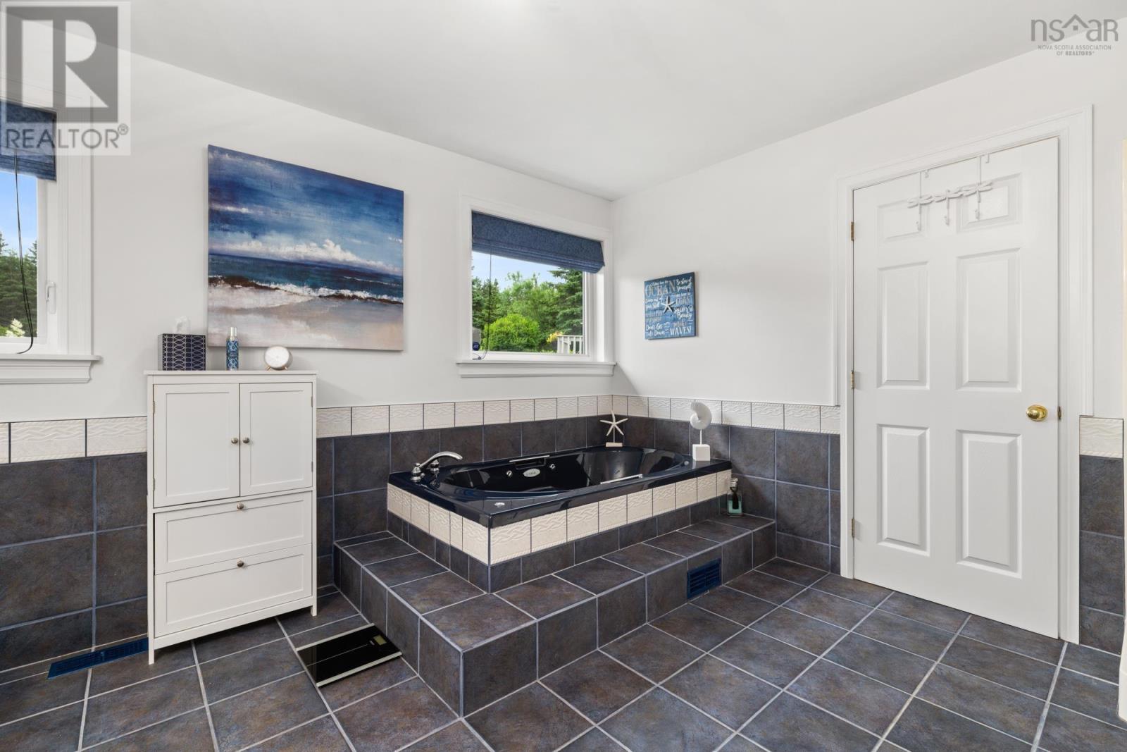 9 Leeward Lane - 40