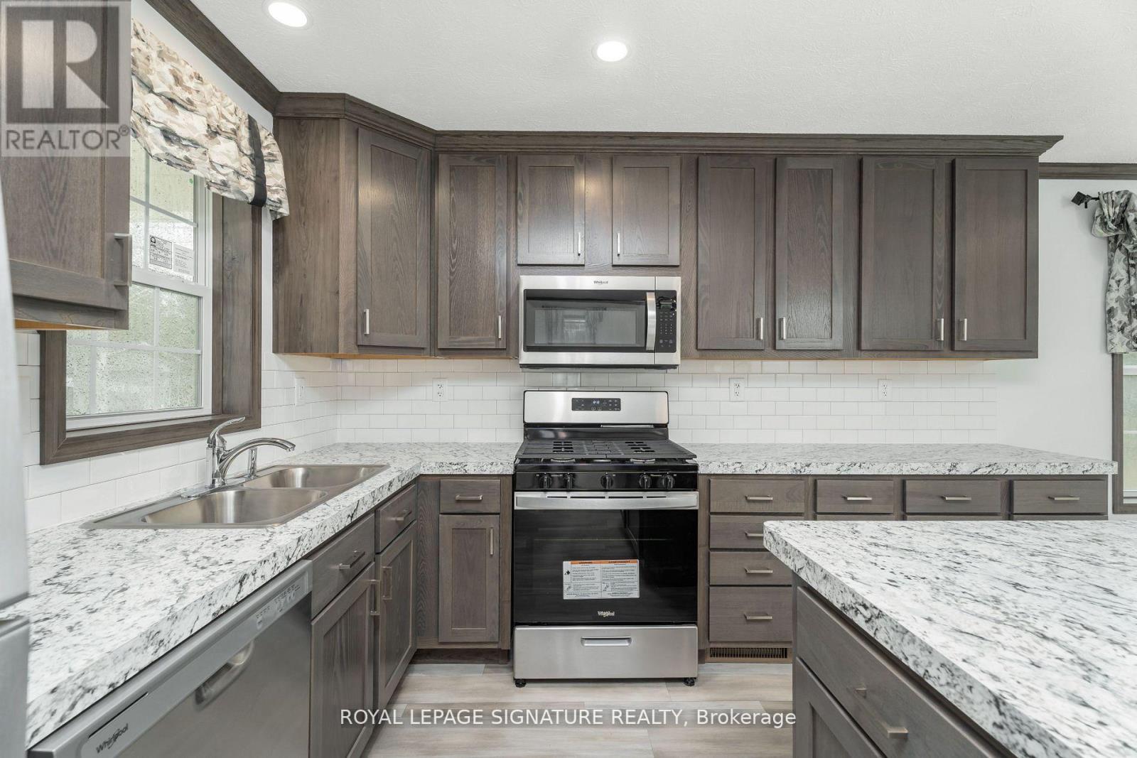 12 BRIARWOOD PLACE - 17