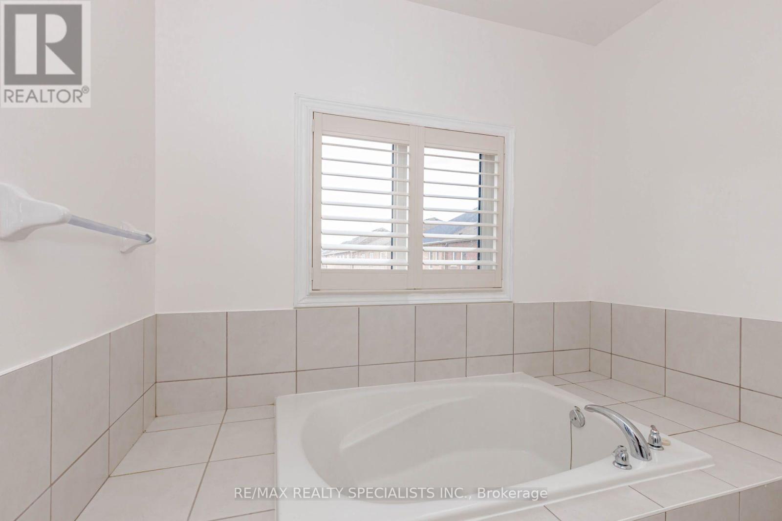 182 ALLEGRO DRIVE - 27