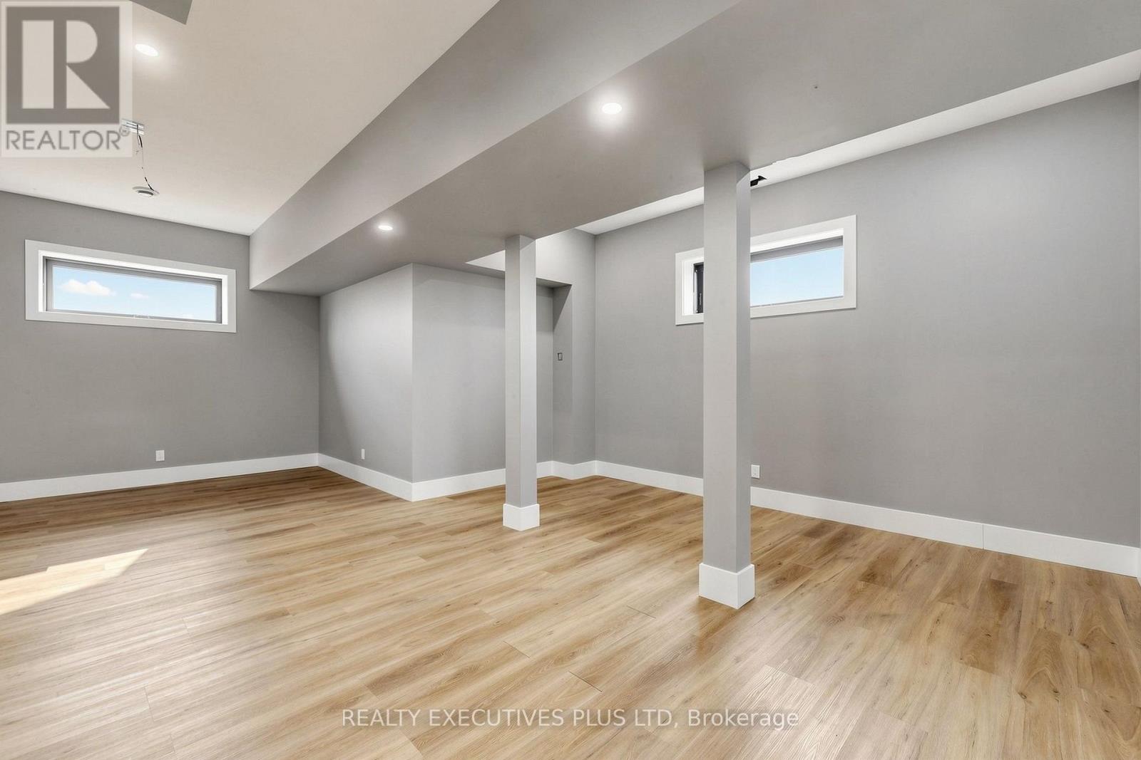 16 CAMBRAY ROAD - 35