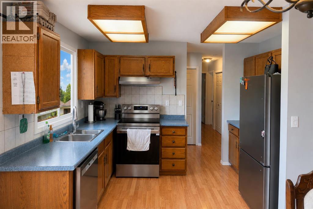 5712 55 Street - 6