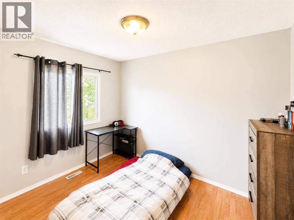 5712 55 Street - 11