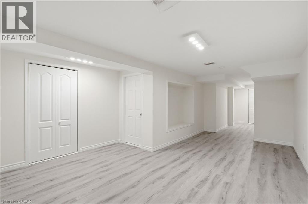 #51 2 ROYALWOOD Court - 34