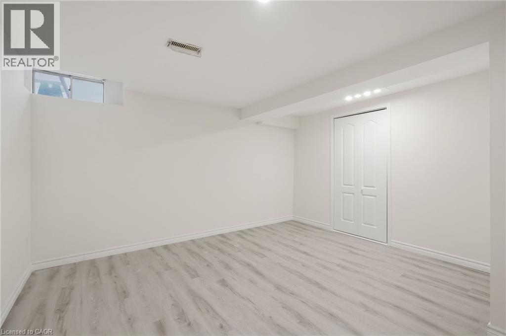 #51 2 ROYALWOOD Court - 36