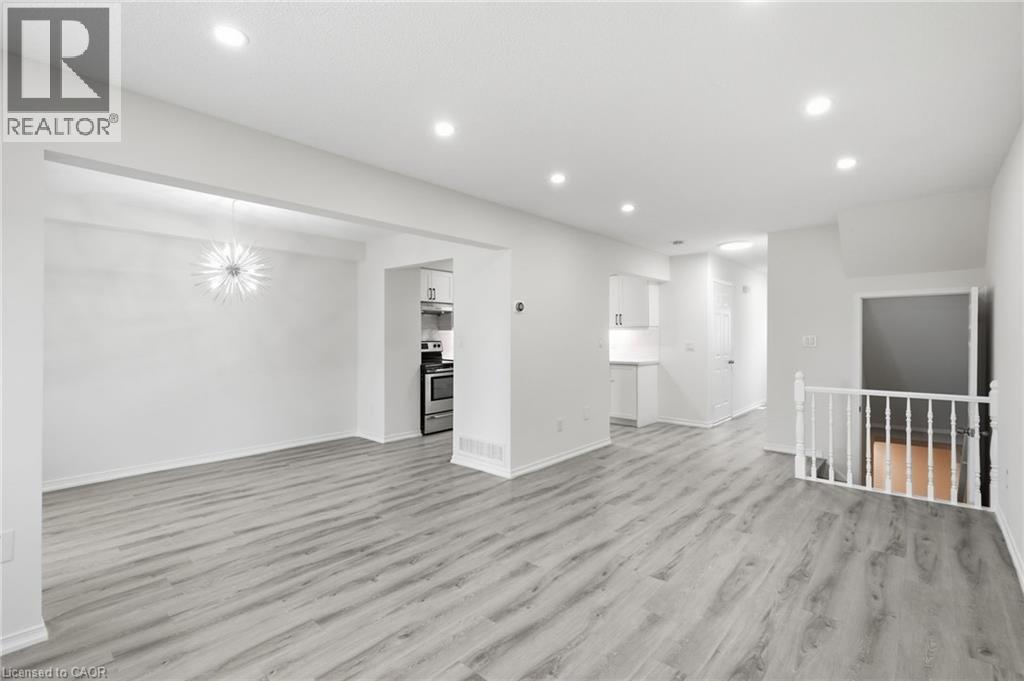 #51 2 ROYALWOOD Court - 18