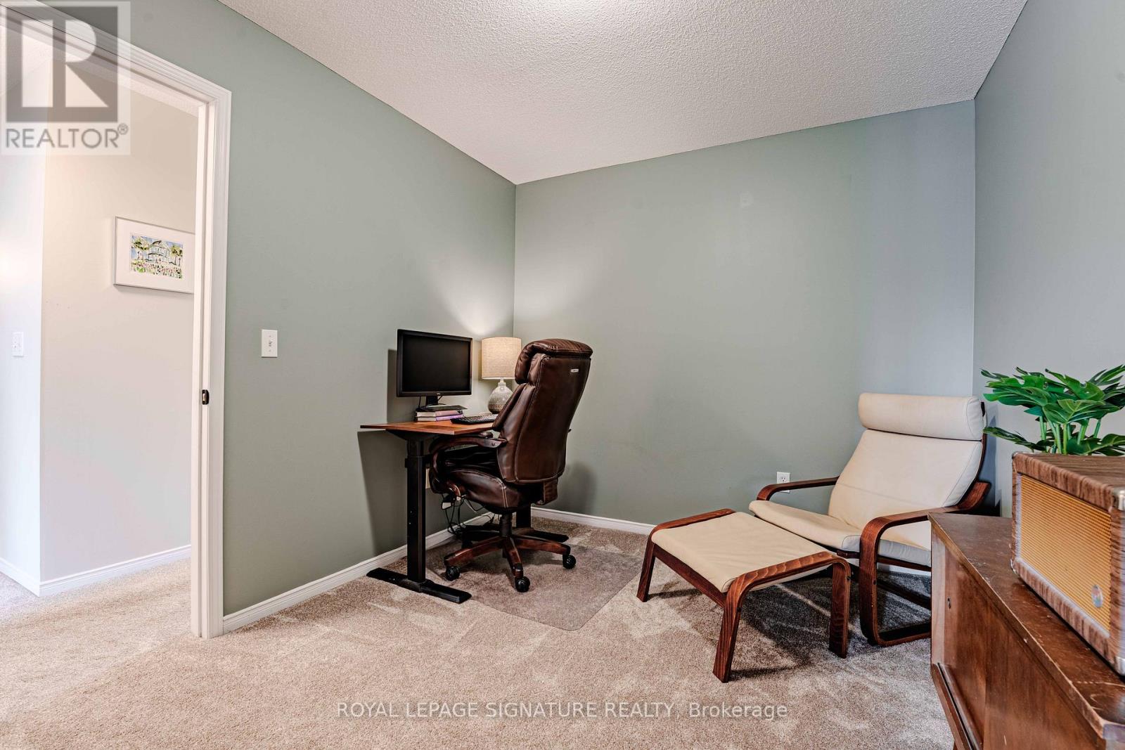 22 CURZON CRESCENT - 21