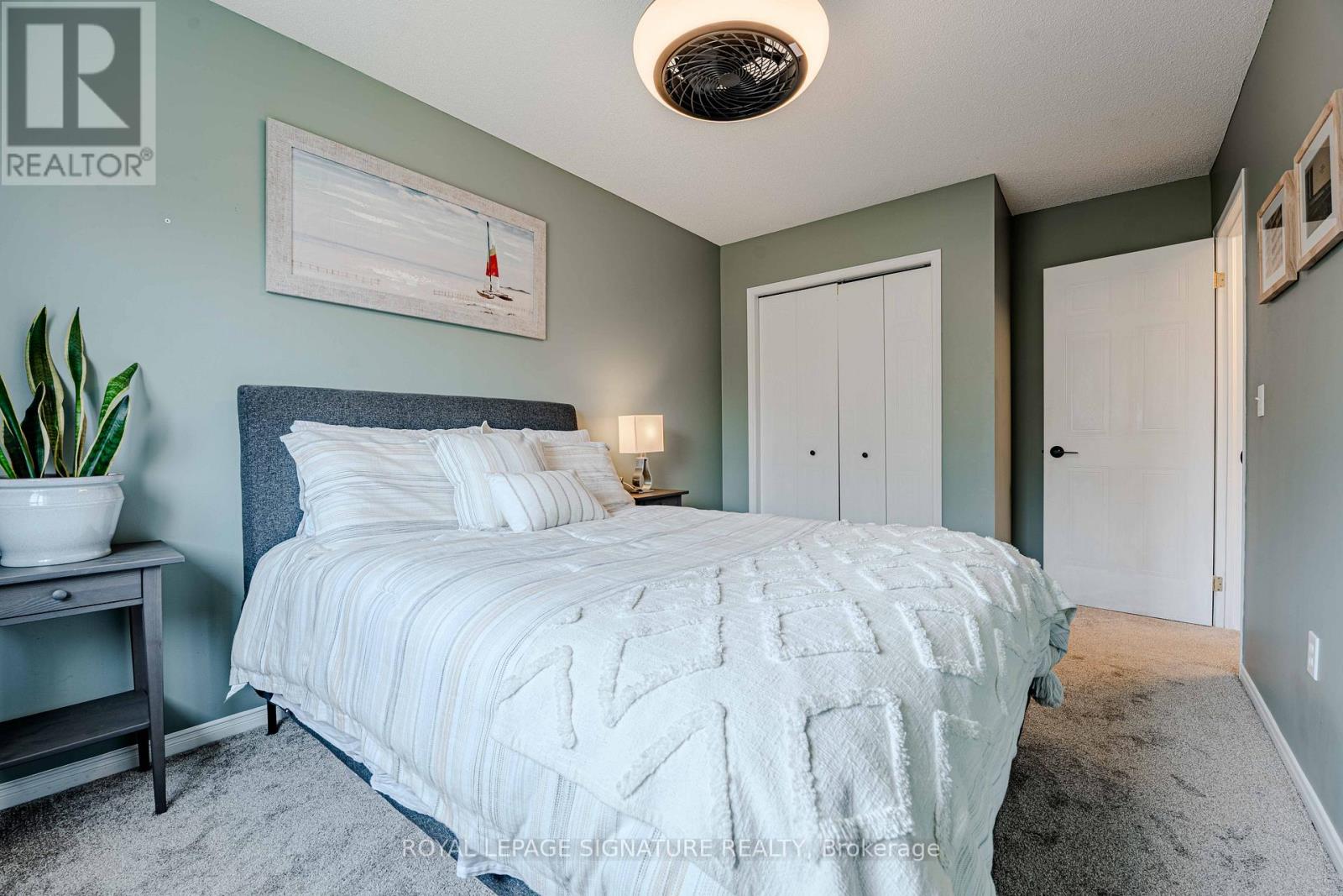 22 CURZON CRESCENT - 26