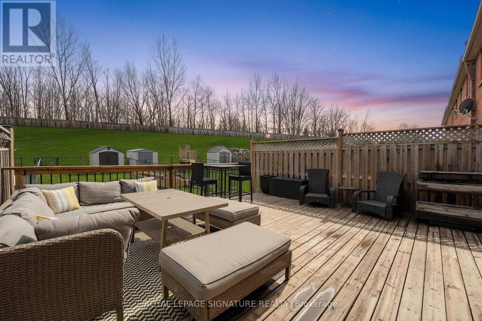 22 CURZON CRESCENT - 35