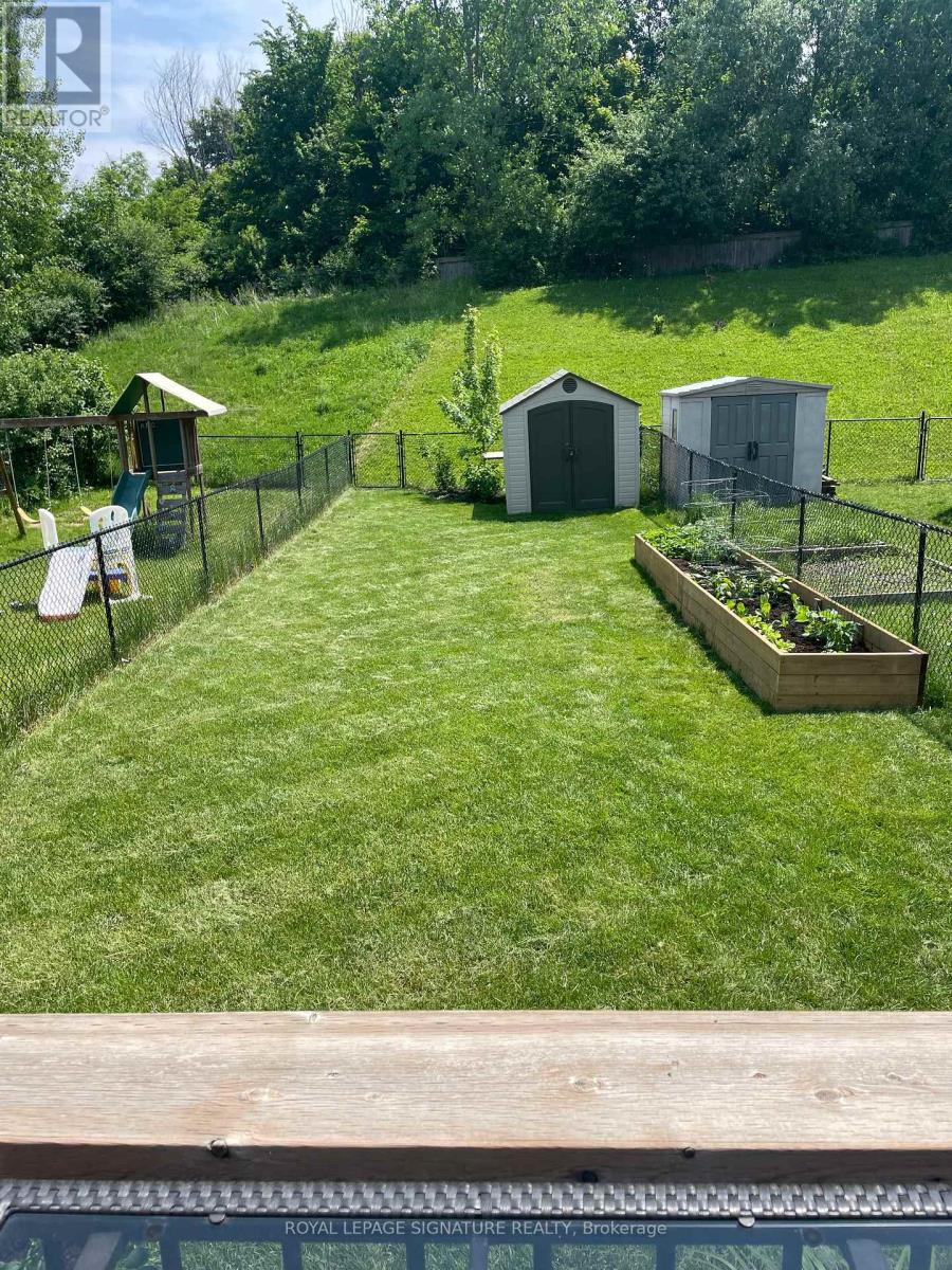 22 CURZON CRESCENT - 37