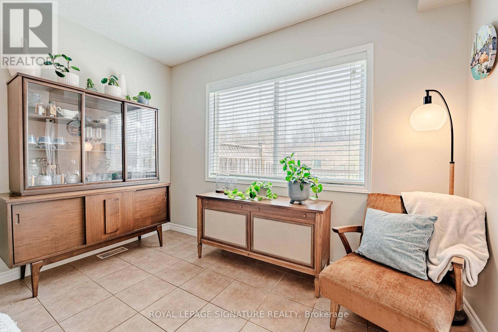 22 CURZON CRESCENT - 8