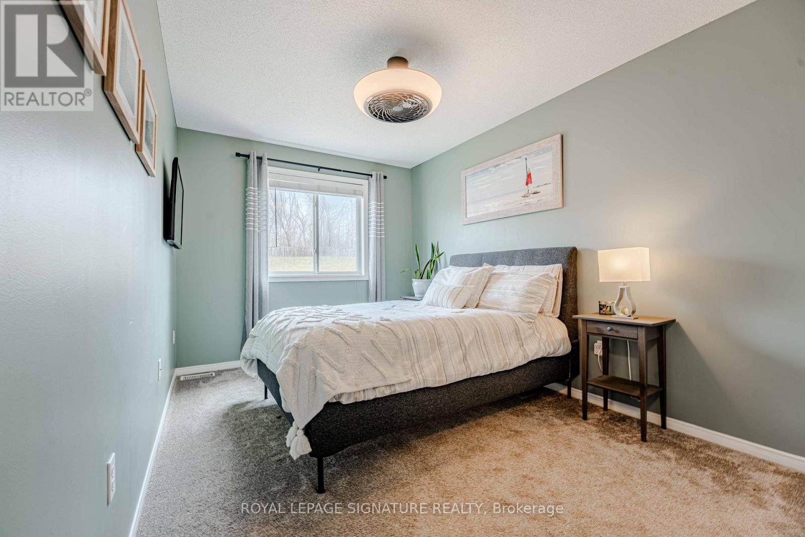 22 CURZON CRESCENT - 25