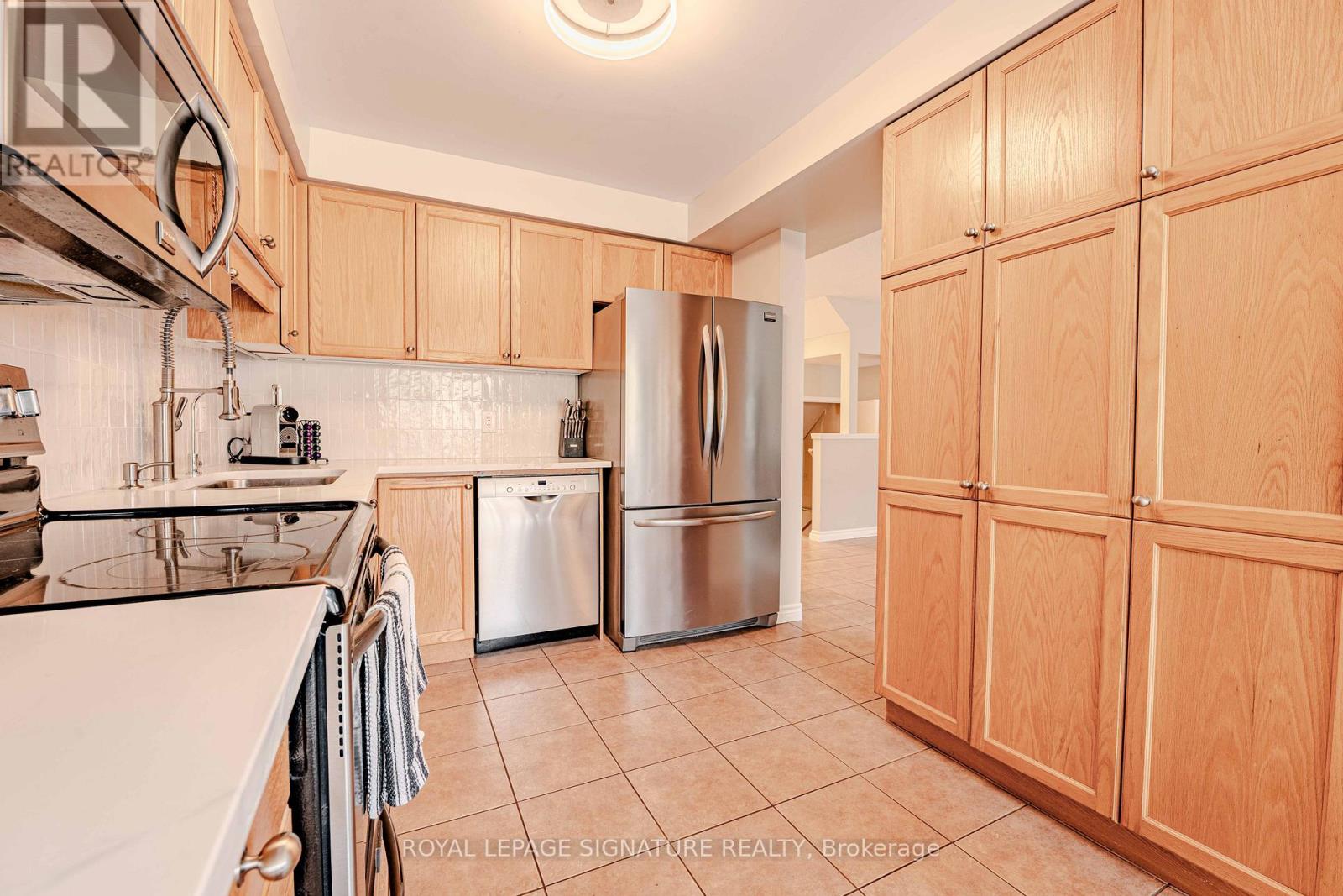 22 CURZON CRESCENT - 12
