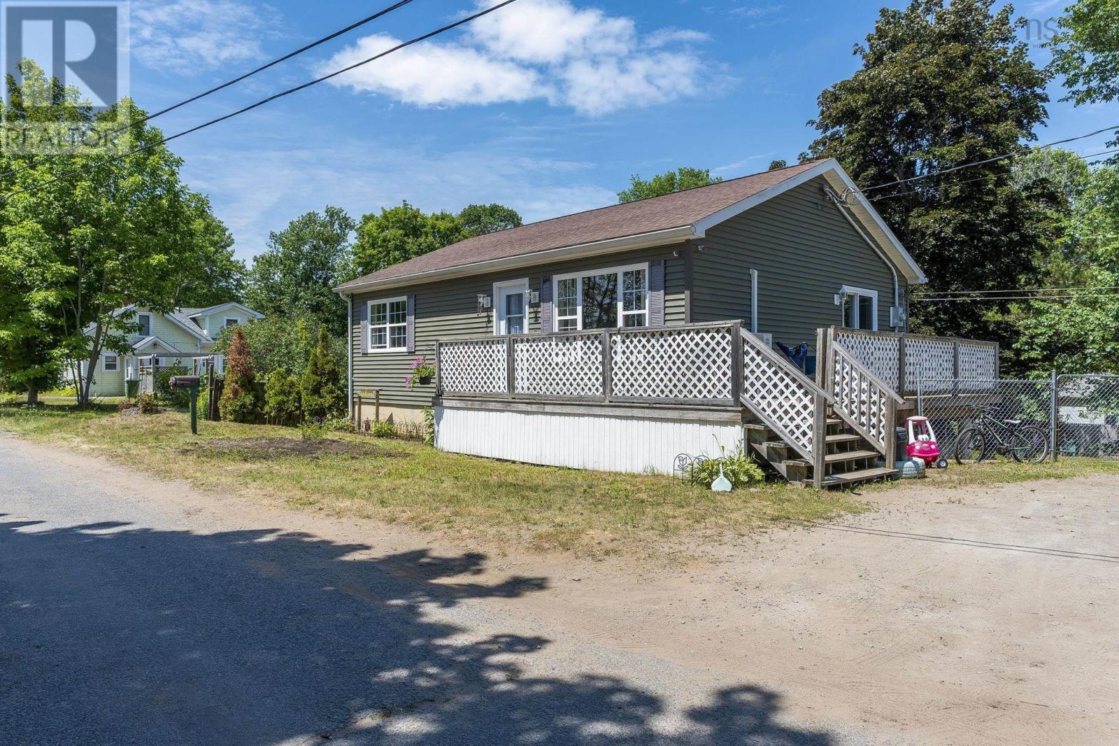 601 Hillcrest Avenue - 2