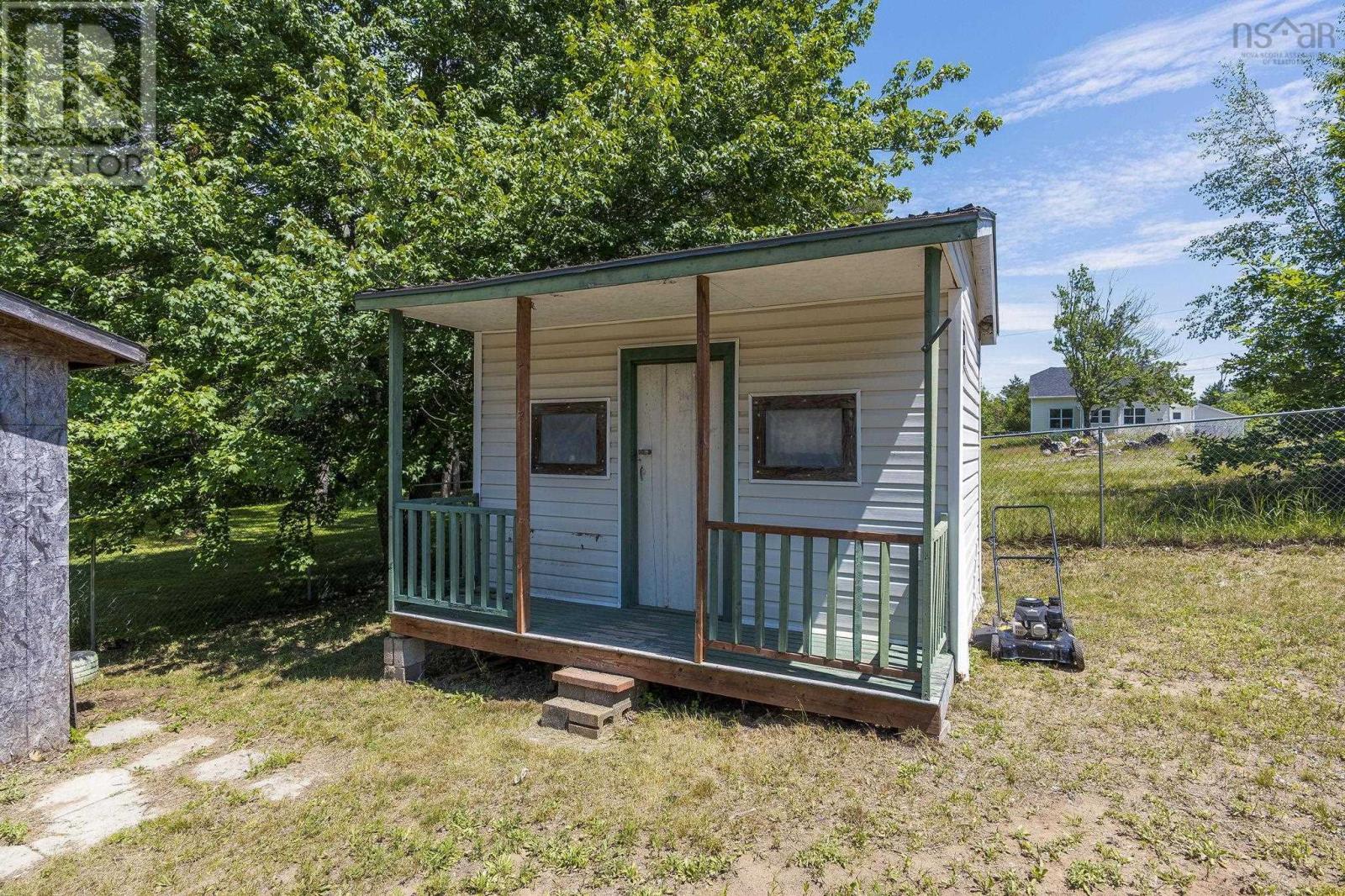 601 Hillcrest Avenue - 8